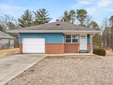 2236 Mount Hood Ln, Toms River, NJ 08753