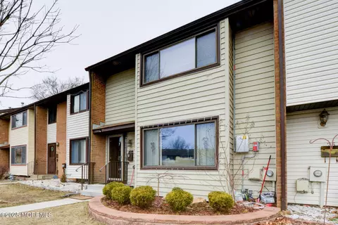 25 Twin Rivers Dr N, East Windsor, NJ 08520