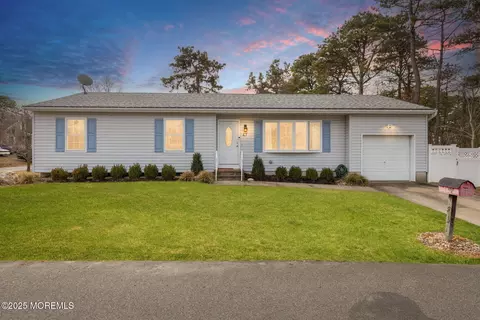 47 Poplar St, Beachwood, NJ 08722