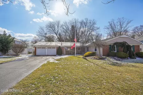 3 Belaire Rd, Marlboro, NJ 07746