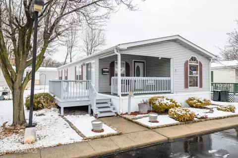 3 Kanes Ln, Hazlet, NJ 07734