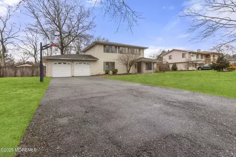 18 Chippewa Rd, Toms River, NJ 08753