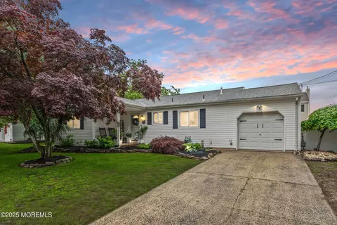 809 Broadway Blvd, Toms River, NJ 08757