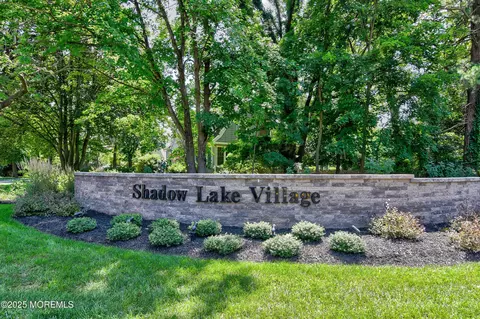 16 Manchester Ct, Red Bank, NJ 07701