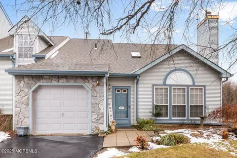 23 Madison Ct, Manalapan, NJ 07726