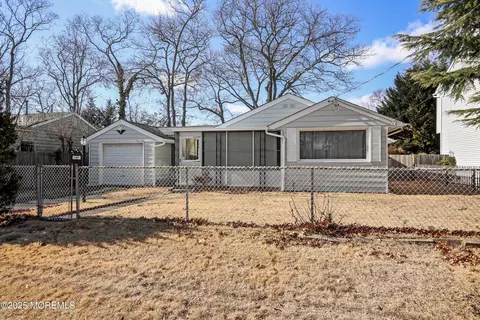 221 Ida Dr, Point Pleasant, NJ 08742