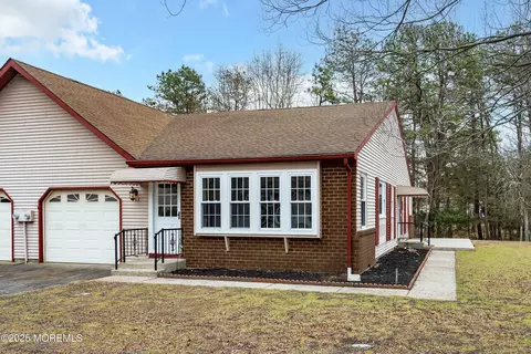 26 B Maplewood Dr #52, Whiting, NJ 08759