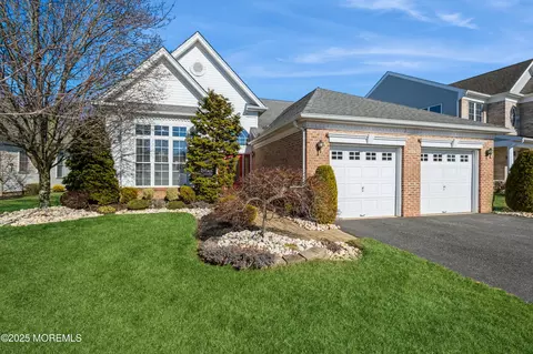 65 Country Club Dr, Monroe, NJ 08831