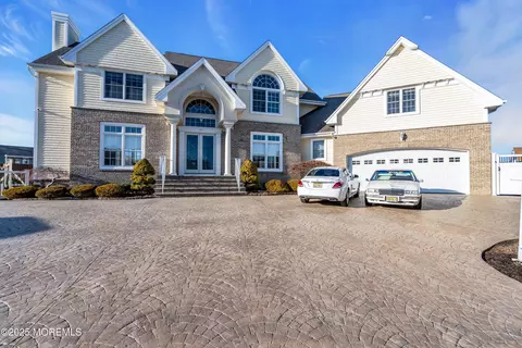 100 Magnolia Ln, Bayville, NJ 08721