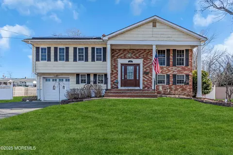 12 Windsor Rd, Howell, NJ 07731