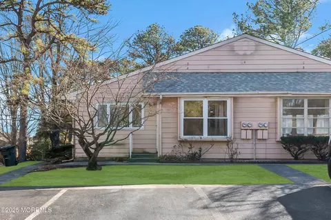 4 Lexington Dr # A, Whiting, NJ 08759