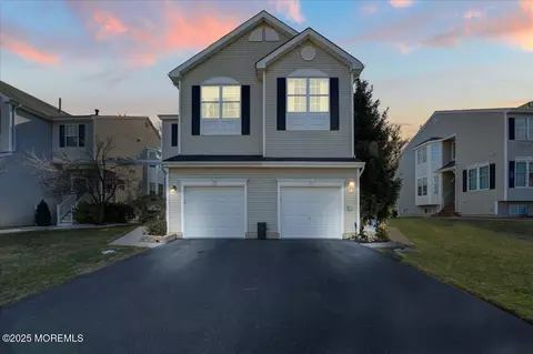 81 Cheyenne St, Tinton Falls, NJ 07712