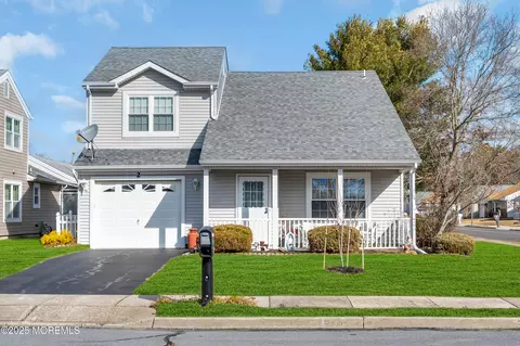 2 Poplar Ct, Barnegat, NJ 08005