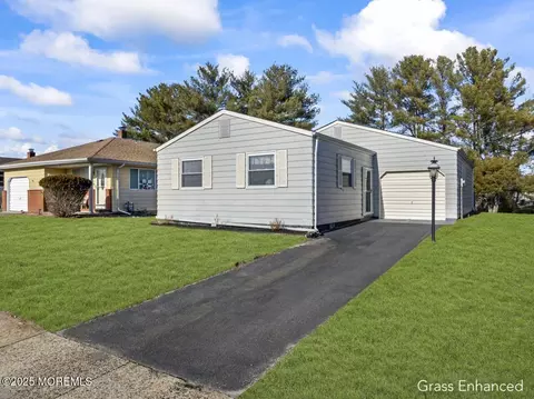 384 Barbados Dr N, Toms River, NJ 08757