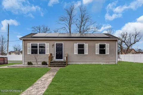 82 4th Ave, Toms River, NJ 08757