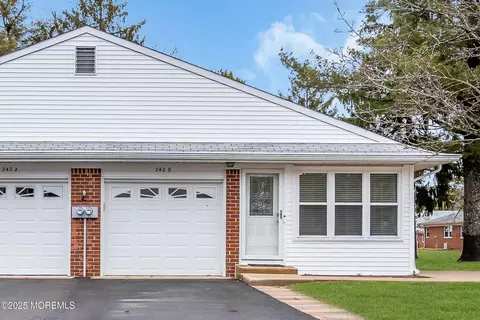 242 Columbine Ave # B, Whiting, NJ 08759