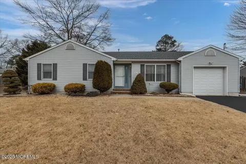 1833 3rd Ave, Toms River, NJ 08757