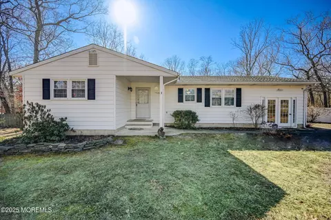 890 Lakehurst Ave, Jackson, NJ 08527
