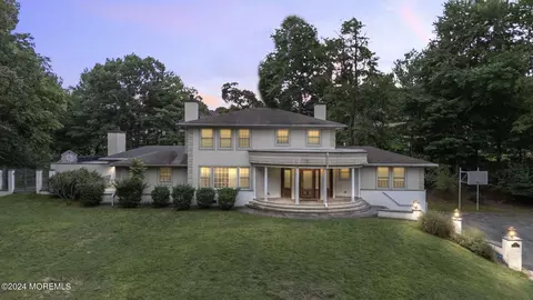 27 Pal Dr, Ocean, NJ 07712