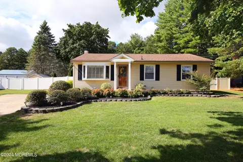 616 Ollie Burke Rd, Jackson, NJ 08527