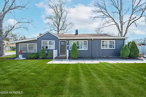 1721 Parkside Dr, Forked River, NJ 08731