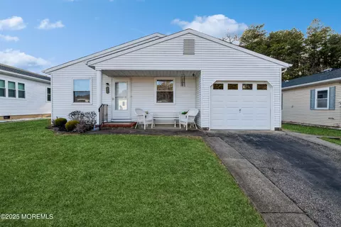 3 Point Blanche Ct, Toms River, NJ 08757