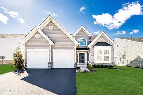 57 Milky Way Dr, Barnegat, NJ 08005