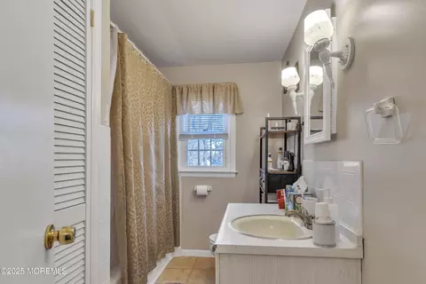 Bath - 1670 Forge Pond Rd, Brick, NJ 08724 photo 2 of 2