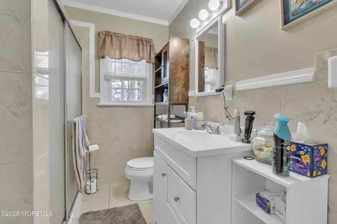 Bath - 1670 Forge Pond Rd, Brick, NJ 08724 photo 1 of 2
