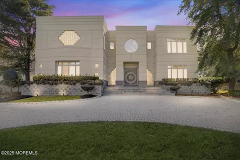 15 Hemingway Ct, Morganville, NJ 07751