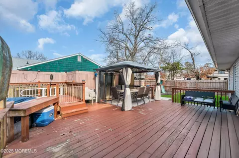Exterior - 260 Wallace Ave, Forked River, NJ 08731 photo 4 of 8