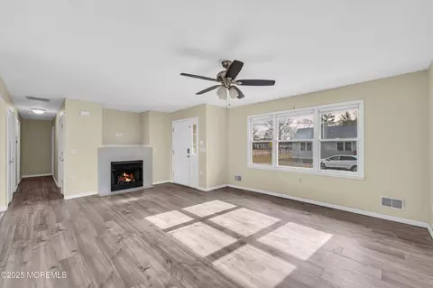 Living - 260 Wallace Ave, Forked River, NJ 08731 photo 3 of 5