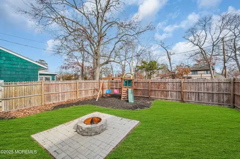 Exterior - 260 Wallace Ave, Forked River, NJ 08731 photo 7 of 8