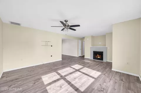 Living - 260 Wallace Ave, Forked River, NJ 08731 photo 2 of 5