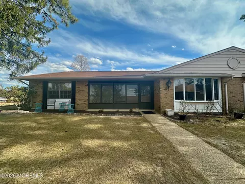 52 Buckingham Dr # A, Manchester, NJ 08759