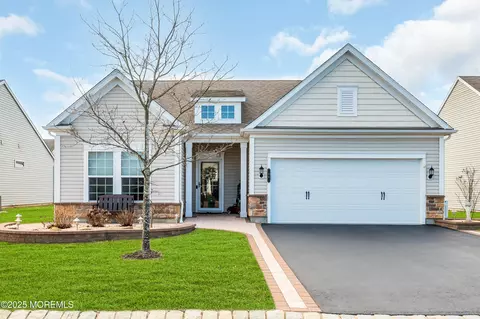 86 Aberdeen Ln, Manchester, NJ 08759