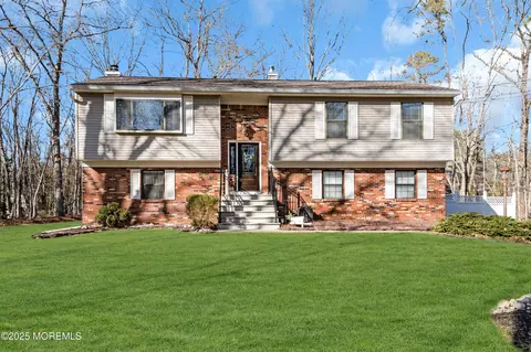 18 E Pleasant Grove Rd, Jackson, NJ 08527