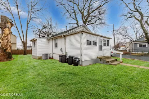 62 Washington Ave, Keansburg, NJ 07734