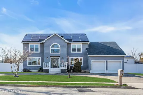 18 Yaffa Rd, Bayville, NJ 08721