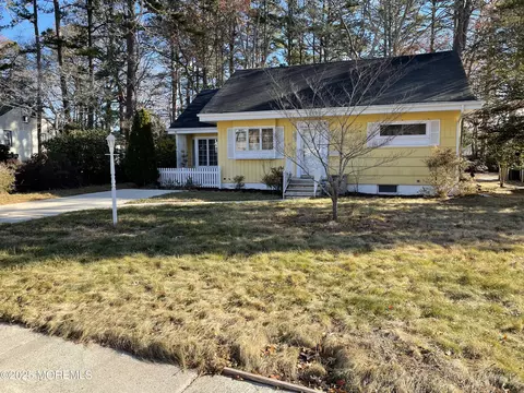 233 Bayview Dr, Absecon, NJ 08201