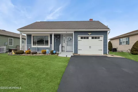3 Noranda St, Toms River, NJ 08757