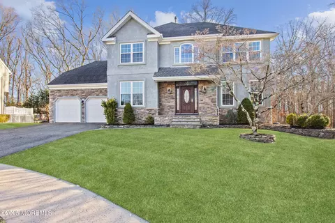 19 Dayna Ct, Howell, NJ 07731