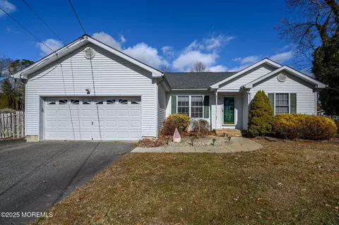 25 Lawrence Ave, Bayville, NJ 08721