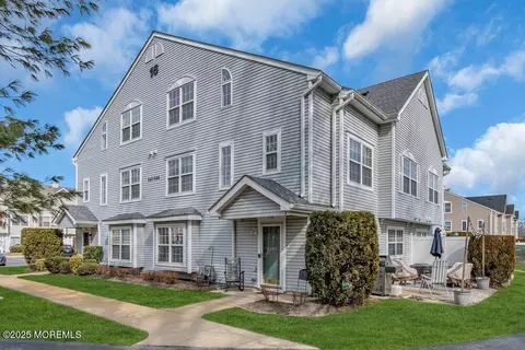 144 Oyster Bay Ct, Howell, NJ 07731