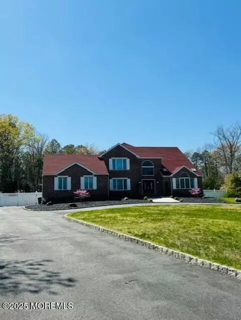 115 Tree Top Cir, Freehold, NJ 07728