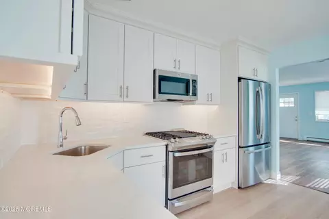 17 Sweet Williams Ct, Toms River, NJ 08755