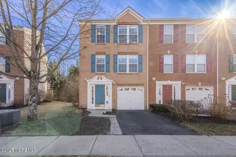 51 Saxton Rd, Farmingdale, NJ 07727