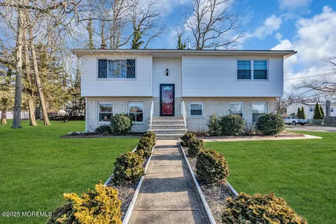 12 Golfview Dr, Neptune City, NJ 07753