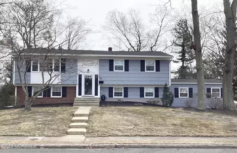 22 Roslyn Dr, Oakhurst, NJ 07755