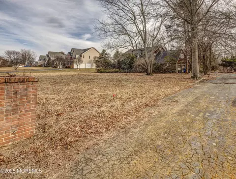 16 Pleasant Valley Rd, Morganville, NJ 07751
